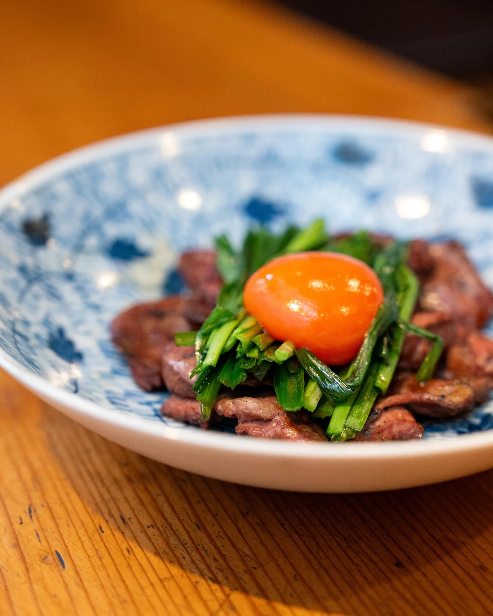 当店では、鮮魚や朝引きの鶏を使った