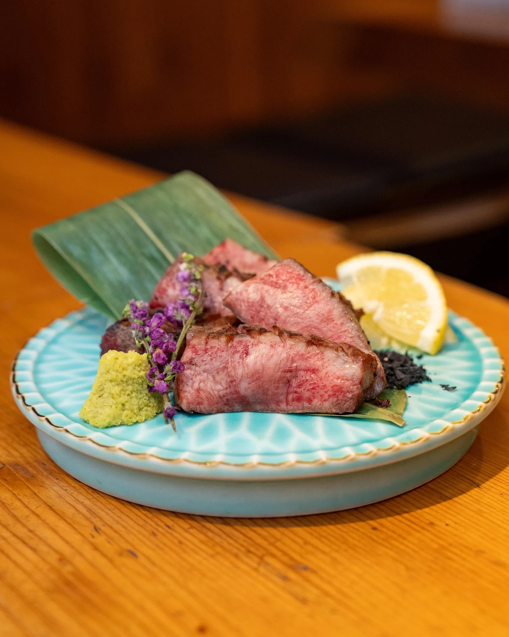 当店では、鮮魚や朝引きの鶏を使った