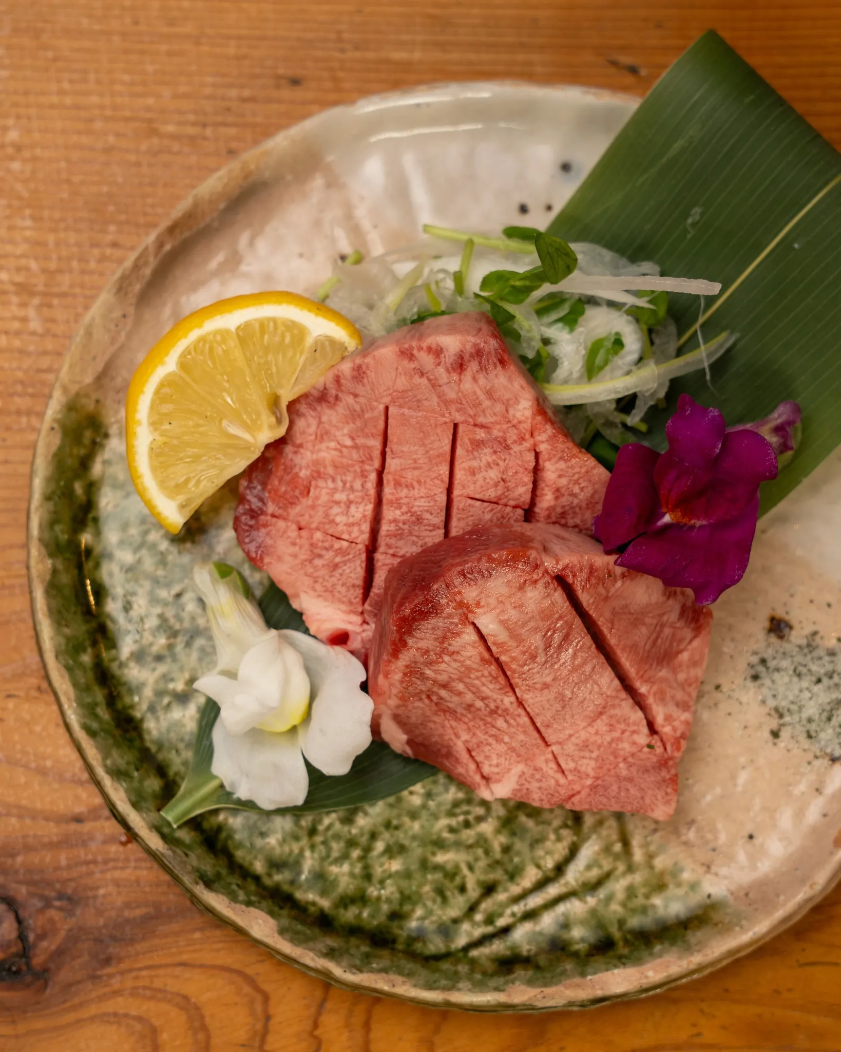 新鮮な素材を活かしたお肉料理も、