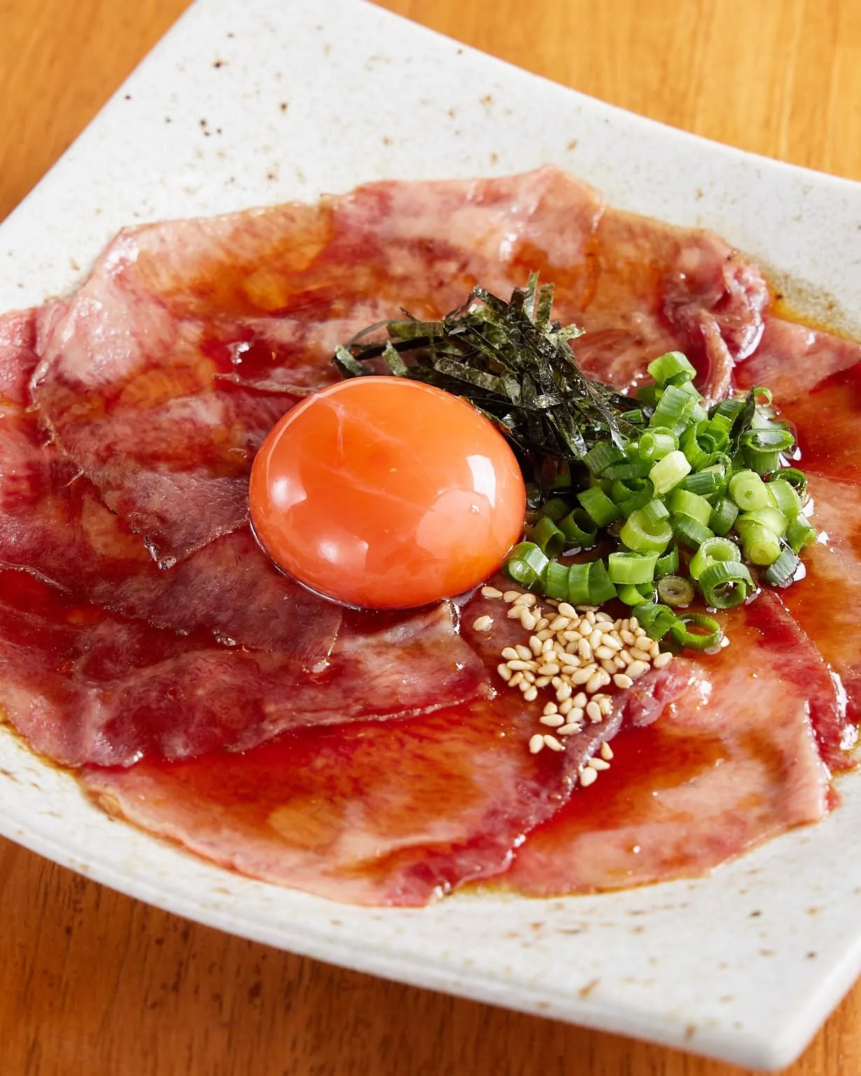 炭焼き鶏やお刺身など、