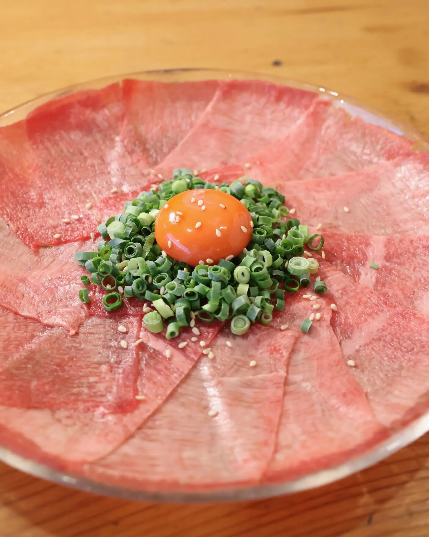 炭焼き鶏や新鮮なお刺身など、