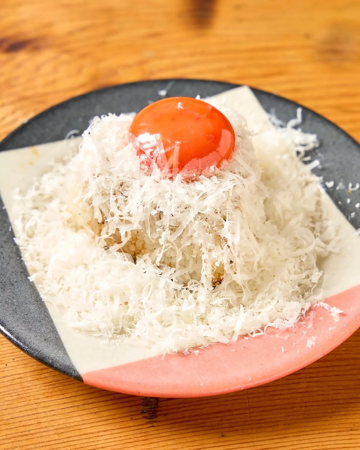 色鮮やかな鮮魚を使用したカルパッチョは、