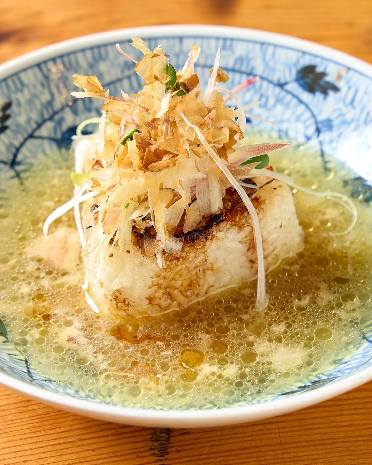 色鮮やかな鮮魚を使用したカルパッチョは、