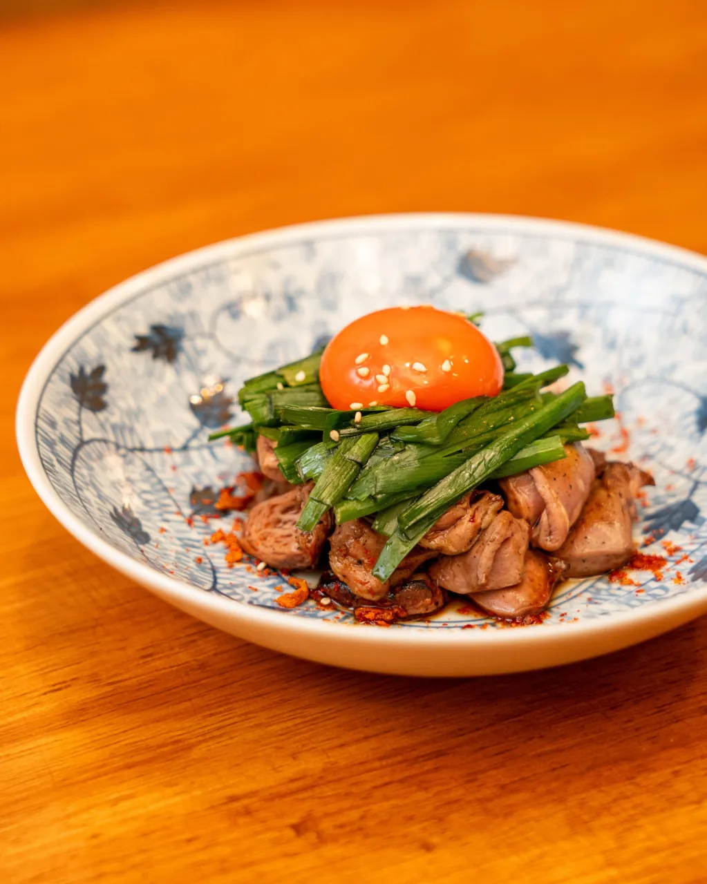 鮮魚や朝引き鶏を使用した名物料理を、