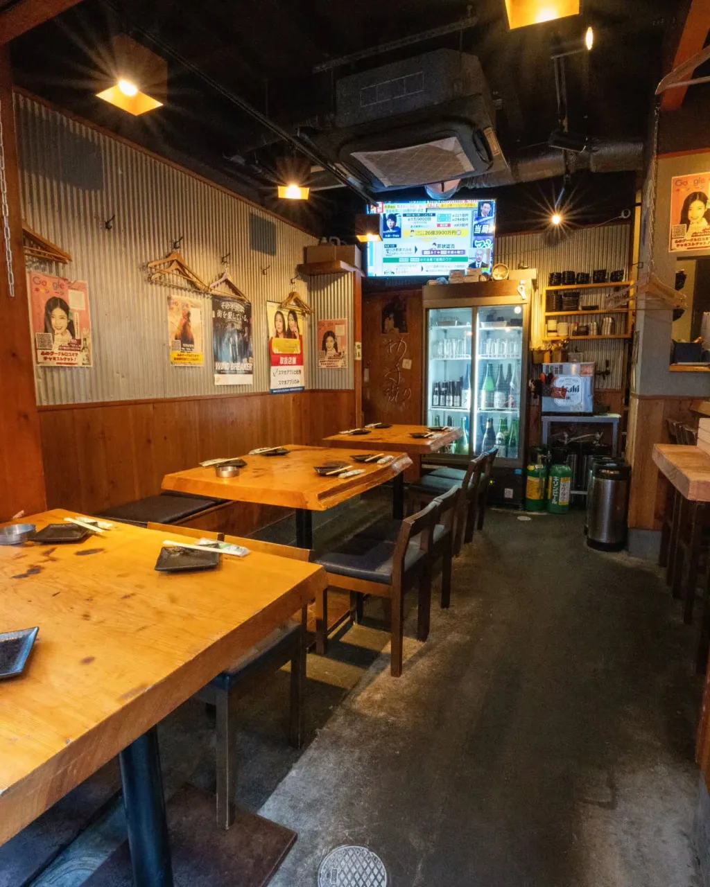 梅田の路地裏に佇む当店は、