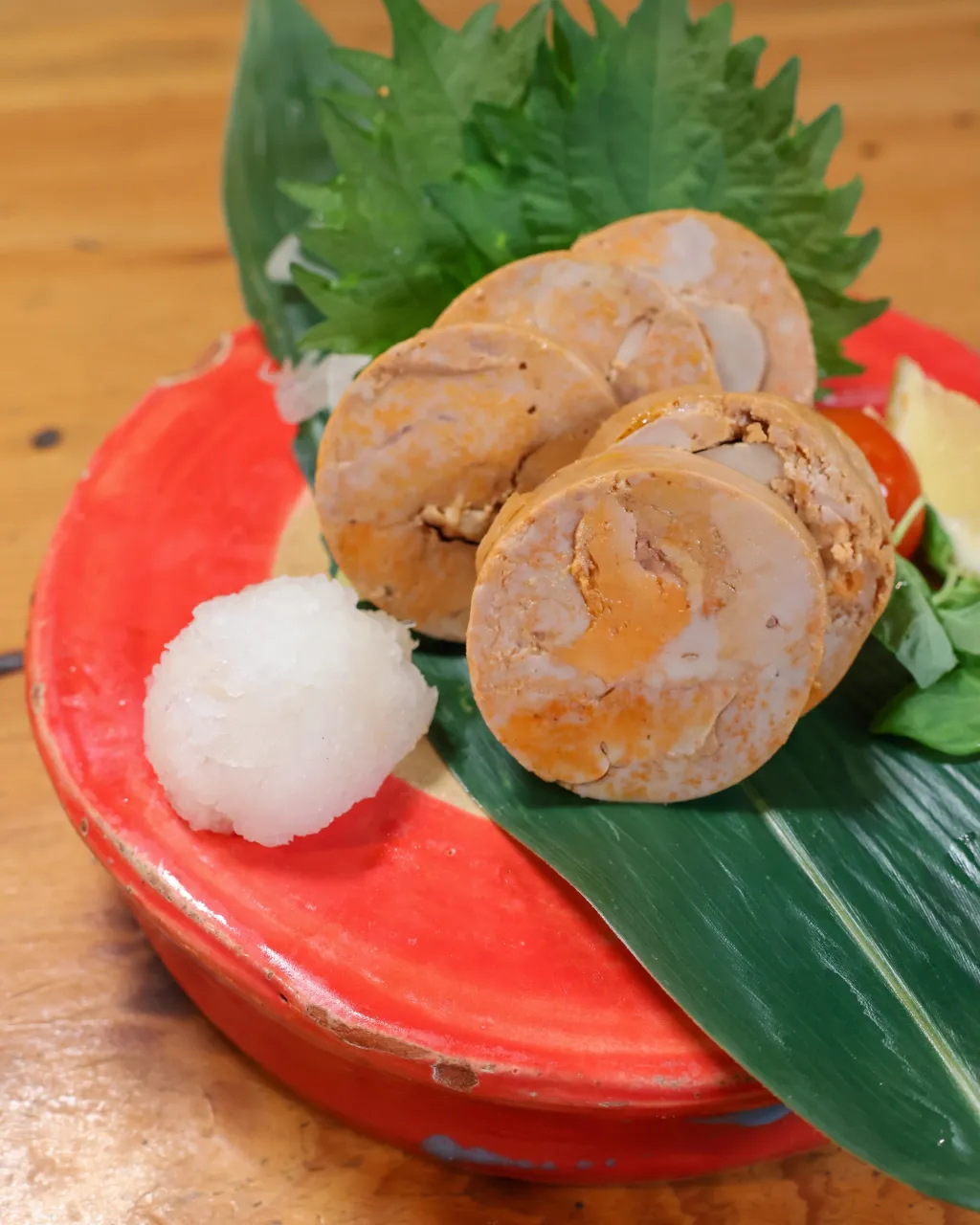 鳥刺しや牛タンユッケなど、