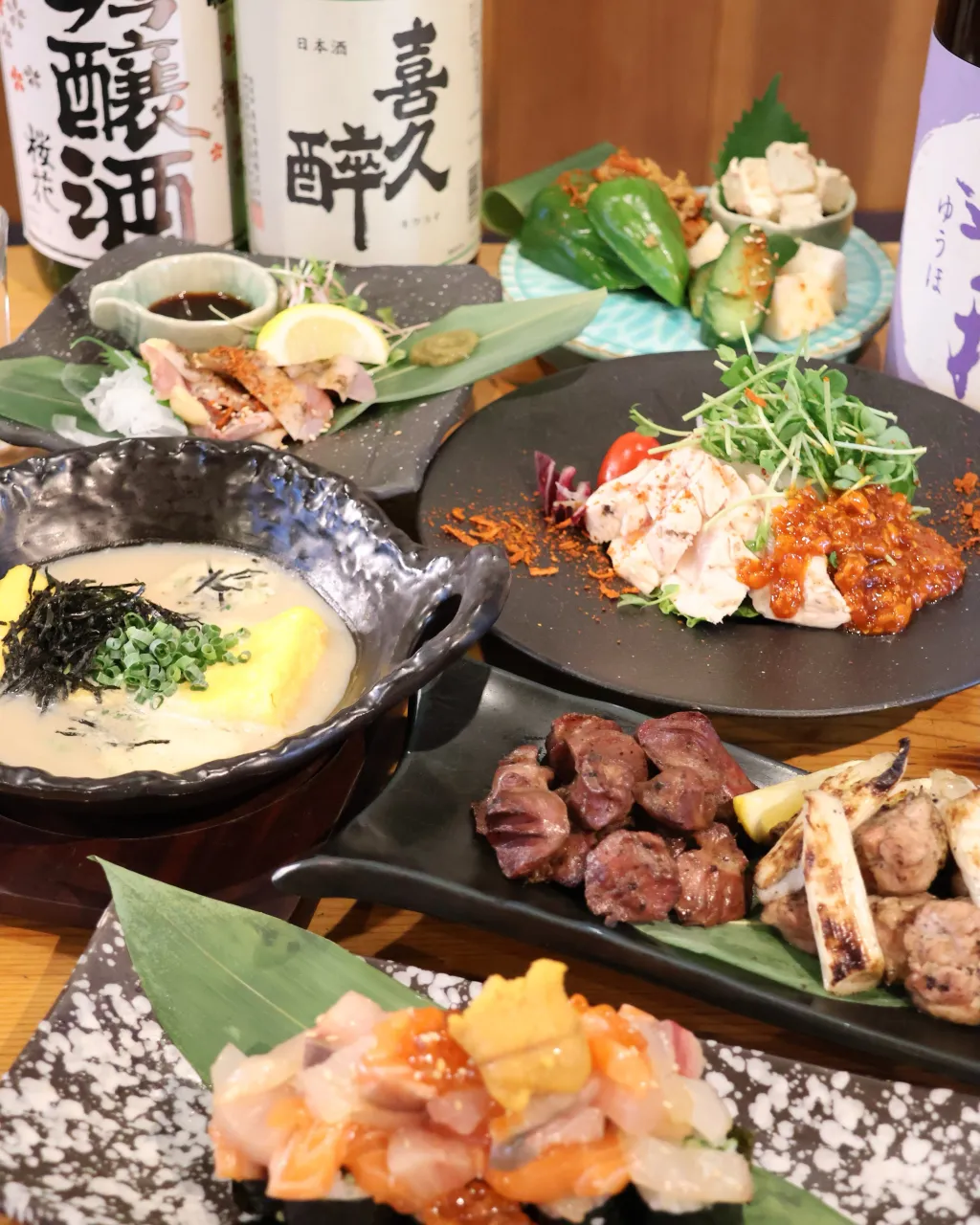 きれいに盛り付けられたタン刺しを、